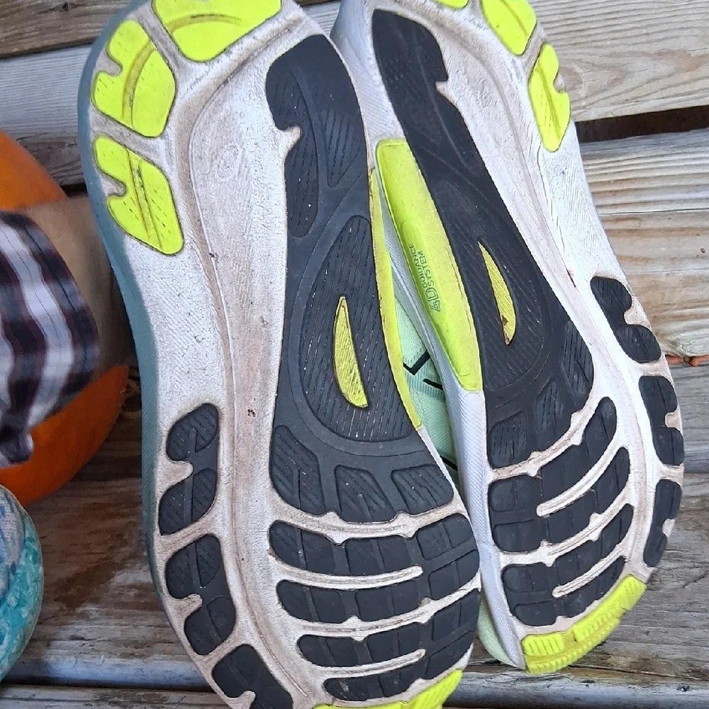 ASICS Women's Gel-Kayano Light Yellow Running Shoes - Picture 11 of 12